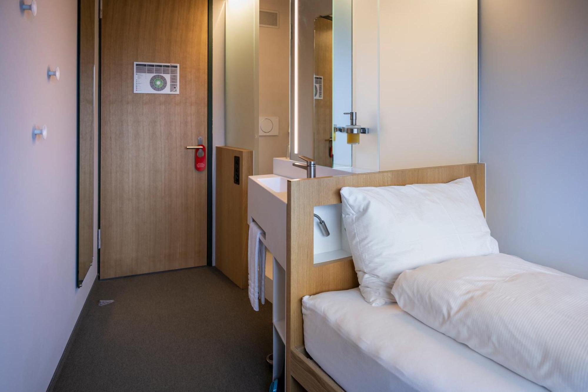Centre Loewenberg Hotel Муртен Екстериор снимка