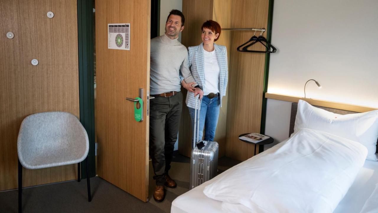 Centre Loewenberg Hotel Муртен Екстериор снимка