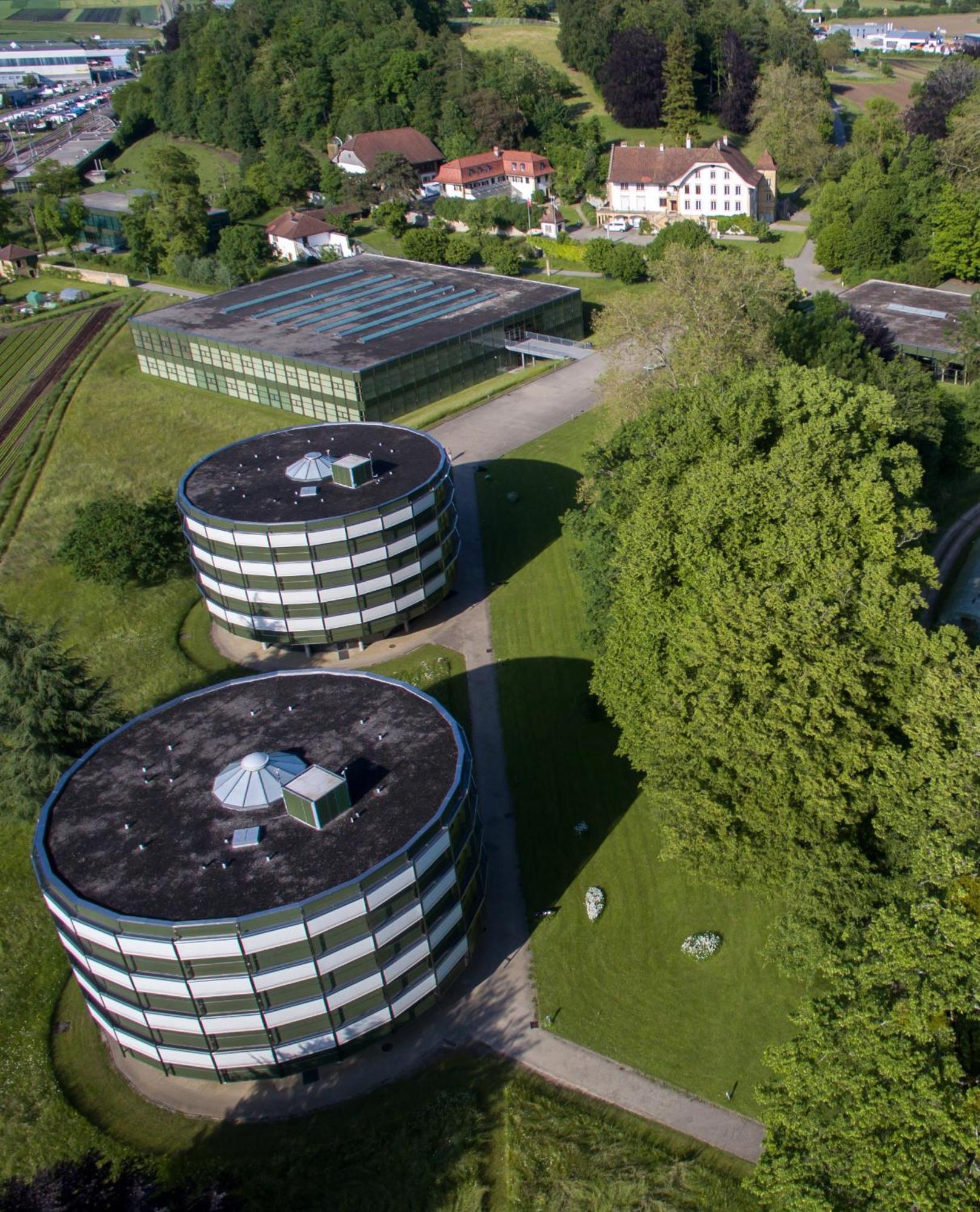 Centre Loewenberg Hotel Муртен Екстериор снимка